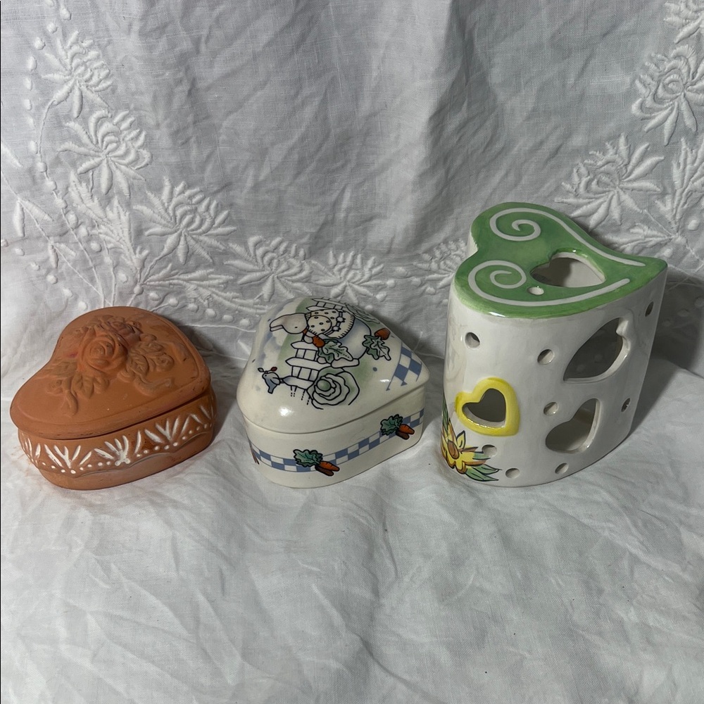 Valentine/Easter Heart-Shaped Ceramic Trinket Dishes/Tealight Holder - Picture 4 of 7